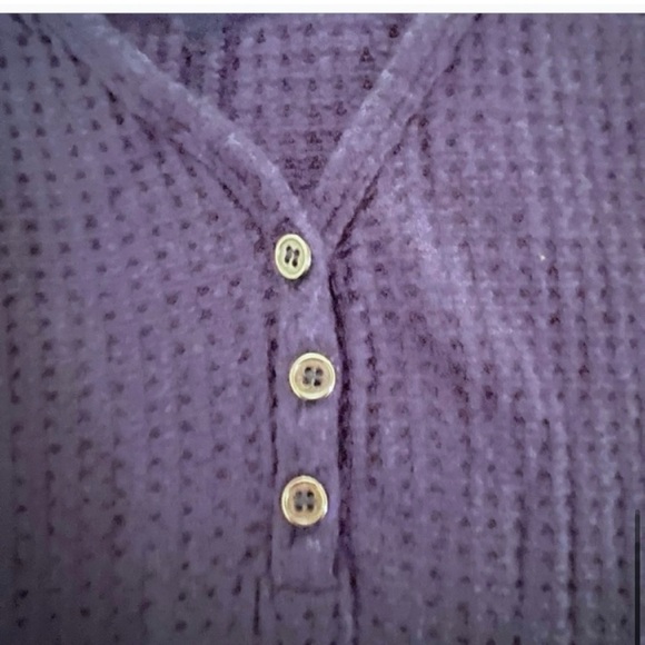 Paper Crane- Navy Waffle Hi-Lo Hoodie with Alpine Sleeves - Picture 3 of 5